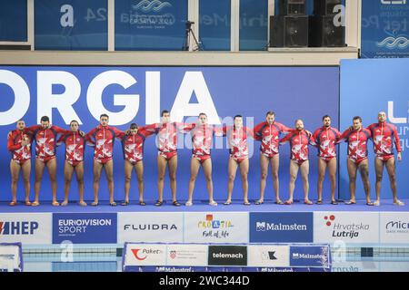 Dubrovnik, Croazia. 13 gennaio 2024. DUBROVNIK, CROAZIA - 13 GENNAIO: I giocatori si schierano per gli inni nazionali durante la 9a-12a partita di classificazione del Campionato europeo di pallanuoto maschile 2024 tra Georgia e Germania al Gruz Pool il 13 gennaio 2024 a Dubrovnik, Croazia. Foto: Grgo Jelavic/PIXSELL credito: Pixsell/Alamy Live News Foto Stock