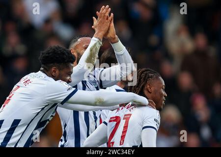 West Bromwich, Regno Unito. 13 gennaio 2024. Brandon Thomas-Asante, il 21 di West Bromwich Albion, si congratula per il suo secondo gol durante la partita dell'EFL Sky Bet Championship tra West Bromwich Albion e Blackburn Rovers agli Hawthorns, West Bromwich, Inghilterra, il 13 gennaio 2024. Foto di Stuart Leggett. Solo per uso editoriale, licenza necessaria per uso commerciale. Nessun utilizzo in scommesse, giochi o pubblicazioni di un singolo club/campionato/giocatore. Credito: UK Sports Pics Ltd/Alamy Live News Foto Stock