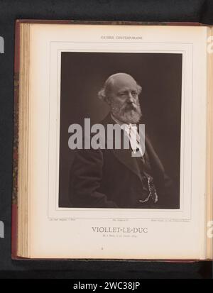 Portret van Eugène Emmanuel Viollet-le-Duc, Félix Nadar, c. 1878 carta fotomeccanica persone storiche. ritratto, autoritratto dell'architetto Foto Stock