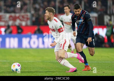 Laufduell zwischen Florian Kainz (1. FC Koeln, n. 11) e Marnon Busch (FC Heidenheim, n. 02). Fussball: 1. Bundesliga, Saison 2023/2024, 17. Spieltag, 1. FC Koeln - 1. FC Heidenheim 1846 AM 13.01.2024 im RheinEnergieStadion a Koeln Wichtiger Hinweis: Gemaess den Vorgaben der DFL Deutsche Fussball Liga bzw. Des DFB Deutscher Fussball-Bund ist es untersagt, in dem Stadion und/oder vom Spiel angefertigte Fotoaufnahmen in forma von Sequenzbildern und/oder videoaehnlichen Fotostrecken zu verwerten bzw. verwerten zu lassen. Foto: Kirchner-Media/TH Foto Stock