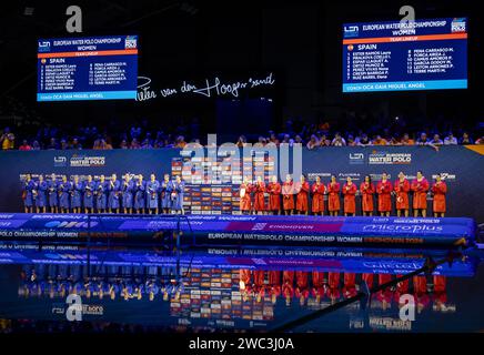 EINDHOVEN la squadra spagnola di pallanuoto dopo la finale del