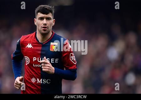 Genova, Italia. 13 gennaio 2024. Aaron Martin del Genoa CFC guarda in scena durante la partita di serie A tra Genoa CFC e Torino FC. Crediti: Nicolò campo/Alamy Live News Foto Stock