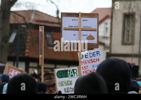 Dopo che i pensatori laterali, i cittadini del Reich, gli estremisti di destra e altri partecipanti hanno iniziato una manifestazione a Göttingen, in Germania, sabato scorso, rappresentanti di dieci diverse organizzazioni e persone hanno partecipato al movimento contro. (Foto di Tubal Sapkota/Pacific Press) credito: Pacific Press Media Production Corp./Alamy Live News Foto Stock