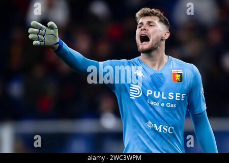 Genova, Italia. 13 gennaio 2024. Josep Martinez del Genoa CFC gestisce durante la partita di serie A tra Genoa CFC e Torino FC. Crediti: Nicolò campo/Alamy Live News Foto Stock