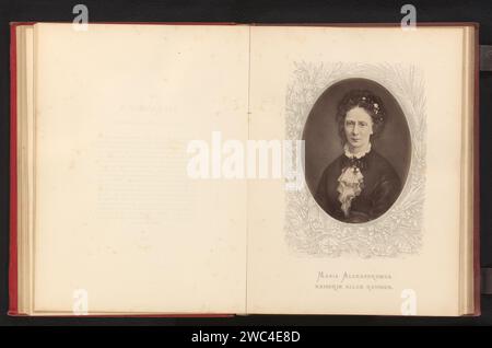 Produzione fotografica di un ritratto dipinto di Maria Alessandrovna, imperatrice di Russia, Anonimo, c. 1875 - in o prima del 1880 foto albumen stampa regina, imperatrice, ecc. (moglie di un sovrano). Persone storiche - BB - donna Foto Stock