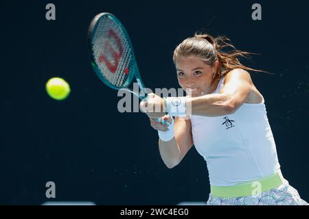 Melbourne, Australia. 14°. Gennaio 2024. Il tennista britannico Jodie Burrage in azione durante il torneo Australian Open al Melbourne Park di domenica 14 gennaio 2024. © Juergen Hasenkopf / Alamy Live News Foto Stock