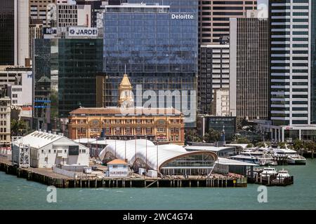 Queen's Wharf and Ferry Building, Auckland, nuova Zelanda domenica 14 gennaio 2024. Foto: David Rowland / One-Image.com Foto Stock