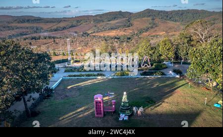 Pidoma resort, Krong San Monourom, Cambogia - 30 dicembre 2023: Prepararsi per la festa di fine anno al resort Pidoma a Krong Saen Monourom, Cambogia Foto Stock