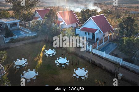 Pidoma resort, Krong San Monourom, Cambogia - 30 dicembre 2023: Prepararsi per la festa di fine anno al resort Pidoma a Krong Saen Monourom, Cambogia Foto Stock