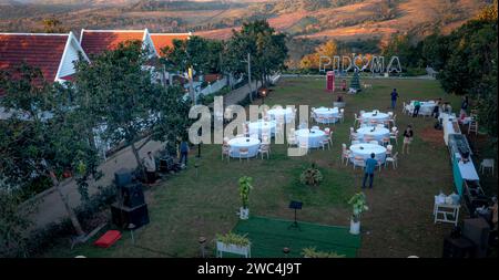 Pidoma resort, Krong San Monourom, Cambogia - 30 dicembre 2023: Prepararsi per la festa di fine anno al resort Pidoma a Krong Saen Monourom, Cambogia Foto Stock