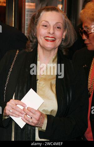 Dana Ivey partecipa alla serata di apertura della produzione di 'Pygmalion' della Roundabout Theatre Company presso l'American Airlines Theatre di New York il 18 ottobre 2007. Photo Credit: Henry McGee/MediaPunch Foto Stock