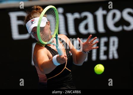 Melbourne, Victoria, Australia. 14 gennaio 2024. Barbora Krejcikova (CZE) in azione durante il loro primo round di singolare contro mai Hontana (JPN) il giorno uno degli Australian Open 2024 al Melbourne Park il 14 gennaio 2024 a Melbourne, in Australia. (Immagine di credito: © Ciro De Luca/ZUMA Press Wire) SOLO USO EDITORIALE! Non per USO commerciale! Foto Stock