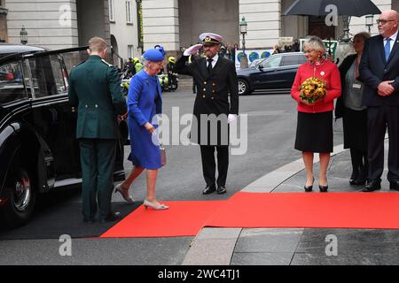 Copenaghen/Danimarca 02 ottobre 2018.. La famiglia raoyal danese H.M.la Regina Margrethe II arriva una prima volta dopo la morte del suo marito principe ereditario principe Federico e la pricessa della Corona Maria e il principe joachim e la principessa marie e la principessa Benedikt e la famiglia reale sono stati accolti dal parlamento danese eletti membri e presidente del parlamento MS.Pia Kjarsgaard in danese Parliamenet si apre ogni anno come anche quest'anno a christiansborg a Copenhagen in Danimarca. (Foto. Francis Joseph Dean / Deanpictures. Foto Stock