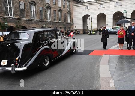 Copenaghen/Danimarca 02 ottobre 2018.. Famiglia di raoyal danese H.M.la regina Margrethe II arriva sola la prima volta dopo la morte del marito principe henriks principe ereditario Frederik e pregiata della corona Maria e il principe gioacchino e la principessa maria e la principessa Benedikt e la principessa reale notoriamente sono stati accolti dai membri eletti del parlamento danese e dal presidente del parlamento Ms.Pia Kjarsgaard in danese ogni anno, come anche quest'anno a christiansborg, Copenaghen, Danimarca, si celebra la cerimonia di apertura del Parlamento. Foto. Francis Joseph Dean / Deanpicture. Foto Stock