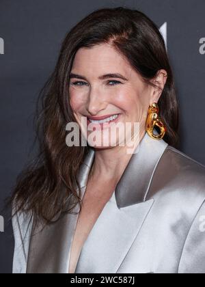 LOS ANGELES, CALIFORNIA, USA - 13 GENNAIO: Kathryn Hahn arriva al 75° Annual Primetime Emmy Awards Performer Nominees Celebration tenutosi al JW Marriott Los Angeles L.A. LIVE Platinum Ballroom il 13 gennaio 2024 a Los Angeles, California, Stati Uniti. (Foto di Xavier Collin/Image Press Agency) Foto Stock