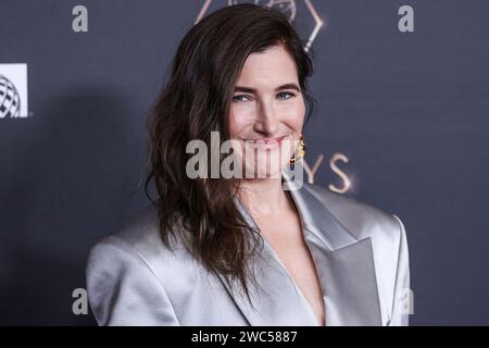 LOS ANGELES, CALIFORNIA, USA - 13 GENNAIO: Kathryn Hahn arriva al 75° Annual Primetime Emmy Awards Performer Nominees Celebration tenutosi al JW Marriott Los Angeles L.A. LIVE Platinum Ballroom il 13 gennaio 2024 a Los Angeles, California, Stati Uniti. (Foto di Xavier Collin/Image Press Agency) Foto Stock