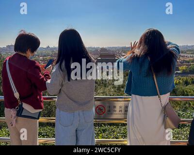 Pechino, Cina, ragazze adolescenti cinesi, in visita al Parco Urbano, al quartiere del Parco Jingshan, alla città Proibita Landcape Foto Stock