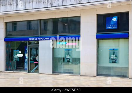 Banque Populaire, banca francese, ingresso a una filiale in Rue Nationale Indre-et-Loire Tours Francia Foto Stock