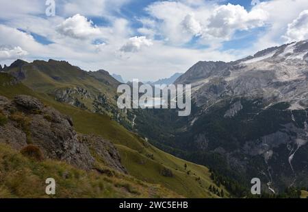 Escursioni nella catena del col Rodella delle Dolomiti, Italia Foto Stock