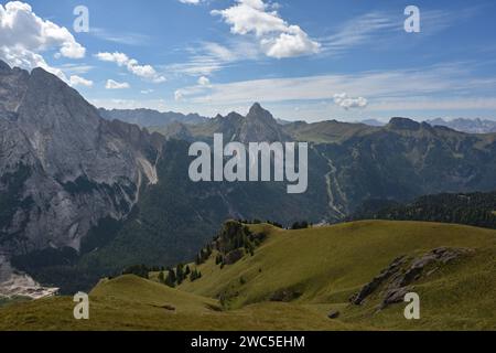 Escursioni nella catena del col Rodella delle Dolomiti, Italia Foto Stock