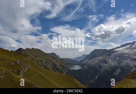 Escursioni nella catena del col Rodella delle Dolomiti, Italia Foto Stock