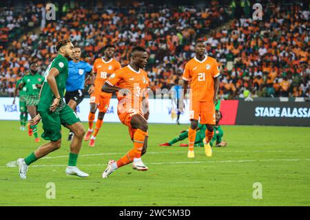 ABIDJAN, COTE D'IVORE - 13 GENNAIO; N'Clomande Ghislain Konan di Cote D'Ivore e Guinea Bissau difensore durante la TotalEnergies Caf Africa Cup di Na Foto Stock