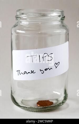 Un contenitore di puntali con un'etichetta che riporta i puntali Grazie e solo un penny sul fondo. Foto Stock