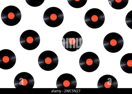 Schema di vecchi dischi in vinile nero isolati su sfondo bianco. Disco in vinile nero - riproduzione di musica vintage, con etichetta Red Foto Stock