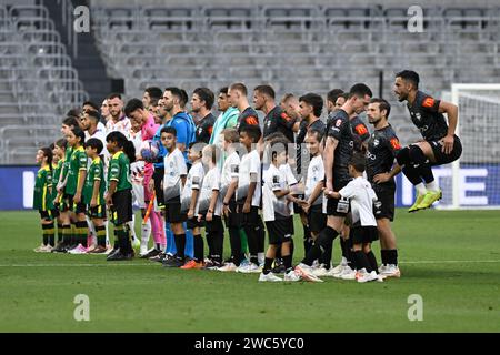 14 gennaio 2024; CommBank Stadium, Sydney, NSW, Australia: A-League Football, Perth Glory contro Wellington Phoenix; le squadre si schierano prima del calcio d'inizio Foto Stock