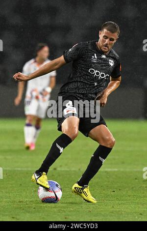 14 gennaio 2024; CommBank Stadium, Sydney, NSW, Australia: A-League Football, Perth Glory contro Wellington Phoenix; Scott Wootton di Wellington Phoenix controlla la palla Foto Stock