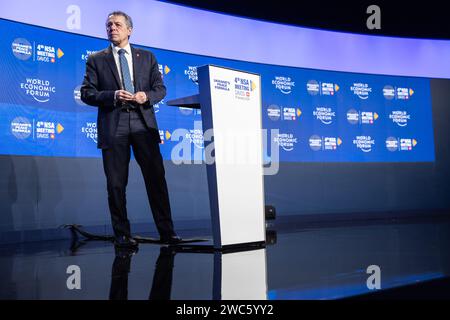 Davos, Svizzera. 14 gennaio 2024. Ignazio Cassis, Consigliere federale per gli affari esteri della Svizzera, interviene in una conferenza stampa durante la quarta riunione dei consulenti per la sicurezza nazionale (NSA) sulla formula di pace per l'Ucraina. Un giorno prima dell'inizio del World Economic Forum (WEF) a Davos, Ucraina e Svizzera stanno organizzando la quarta conferenza Ucraina sulla formula della pace. Credito: Hannes P. Albert/dpa/Alamy Live News Foto Stock