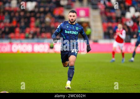 AESSEAL New York Stadium, Rotherham, Inghilterra - 13 gennaio 2024 Sead Haksabanovic (20) di Stoke City - durante la partita Rotherham United contro Stoke City, Sky Bet Championship, 2023/24, AESSEAL New York Stadium, Rotherham, Inghilterra - 13 gennaio 2024 crediti: Mathew Marsden/WhiteRosePhotos/Alamy Live News Foto Stock