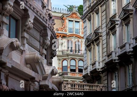 Facciate storiche di fronte alla Borsa Vecchia, Genova, Italia Foto Stock