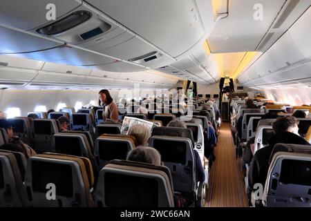 Vista interna Right Economy Class, Airbus A 350 900 Singapore Airline, Aeroporto Franz Josef Strauss di Monaco, Monaco, Baviera, Germania Foto Stock