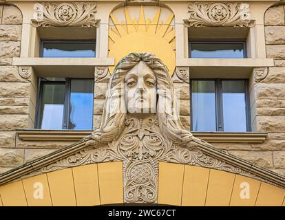 Riga, Lettonia - 28 luglio 2023: Facciata del Neiburgs Hotel Foto Stock