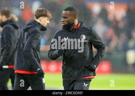 ROTTERDAM, NEDERLAND - 14 GENNAIO: Riscaldamento di Lutsharel Geertruida del Feyenoord durante l'Eredivisie match olandese tra Feyenoord e NEC Nijmegen allo Stadion Feijenoord il 14 gennaio 2024 a Rotterdam, Nederland. (Foto di Hans van der Valk/Orange Pictures) Foto Stock