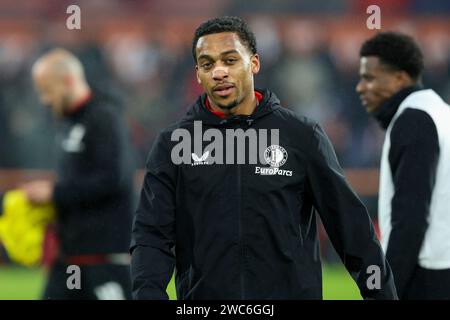 ROTTERDAM, NEDERLAND - 14 GENNAIO: Riscaldamento del Quinten Timber di Feyenoord durante la partita olandese Eredivisie tra Feyenoord e NEC Nijmegen allo Stadion Feijenoord il 14 gennaio 2024 a Rotterdam, Nederland. (Foto di Hans van der Valk/Orange Pictures) Foto Stock