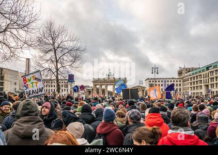 Demo gegen Rechts Demo gegen Rechts, Sonntag, den 14.1. Um 14:00 Uhr am Pariser Platz a Berlino. Dimostrazione di venerdì per il futuro gegen Die AfD-Politik. Berlin Berlin Deutschland *** Demo contro la destra Demo contro la destra, domenica, 14 1 alle ore 14 00 presso Pariser Platz a Berlino Demonstration by Fridays for Future Against AfD Politics Berlino Germania Foto Stock