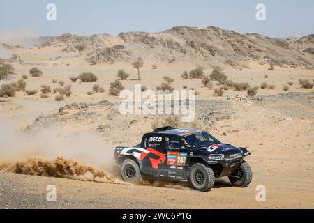 243 BOTTERILL Guy David (zaf), CUMMINGS Brett (zaf), Toyota Gazoo Racing, Toyota GR DKR Hilux, FIA Ultimate, azione durante la fase 7 della Dakar 2024 il 14 gennaio 2024 tra Riyadh e al Duwadimi, Arabia Saudita - foto Frédéric le Floc'h / DPPI Foto Stock