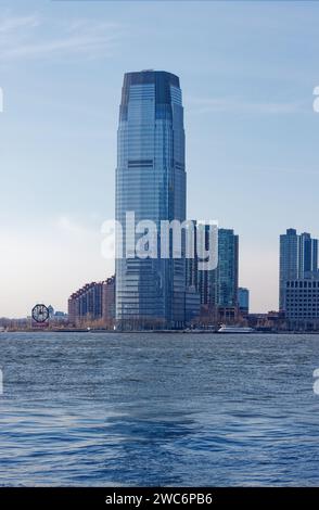 30 Hudson Street, Goldman Sachs Tower, domina lo skyline di Jersey City; con 42 piani/781 piedi è il secondo edificio più alto dello stato. Foto Stock
