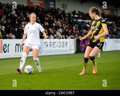 Londra, Regno Unito. 14 gennaio 2024. Londra, Inghilterra, 14 gennaio 2024: Beth Mead (9 Arsenal) e Corinne Henson (27 Watford) in azione durante la partita di Adobe Womens fa Cup tra Arsenal e Watford al Mangata Pay UK Stadium Meadow Park di Londra, Inghilterra. (Jay Patel/SPP) credito: SPP Sport Press Photo. /Alamy Live News Foto Stock