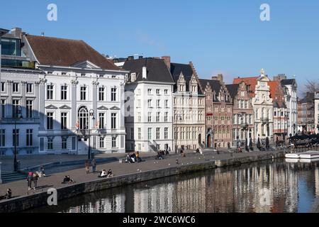 Case sul canale nel centro storico medievale di Gand. Foto Stock
