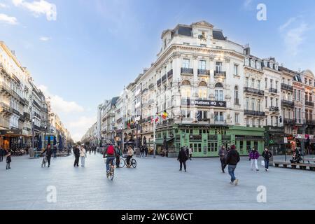 Via dello shopping nel centro di Bruxelles. Foto Stock