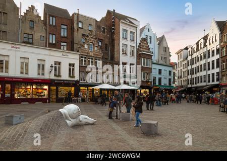 Shopping e passeggiate nel centro di Anversa. Foto Stock