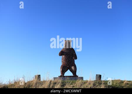 Dunbear, una scultura in acciaio di 5 metri di Andy Scott, creata come tributo al naturalista pionieristico John Muir (1838-1914), Dunbar, Scozia Foto Stock