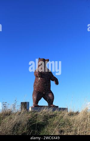 Dunbear, una scultura in acciaio di 5 metri di Andy Scott, creata come tributo al naturalista pionieristico John Muir (1838-1914), Dunbar, Scozia Foto Stock