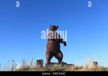 Dunbear, una scultura in acciaio di 5 metri di Andy Scott, creata come tributo al naturalista pionieristico John Muir (1838-1914), Dunbar, Scozia Foto Stock