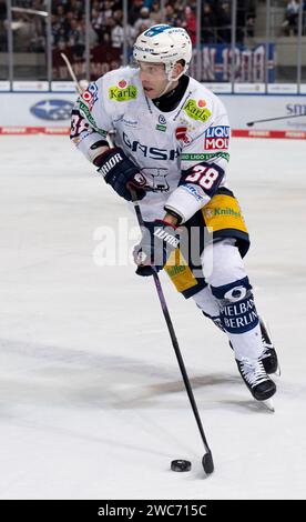 Muenchen, Deutschland. 14 gennaio 2024. Yannick Veilleux (Eisbaeren Berlin, n. 38). EHC Red Bull Muenchen gegen Eisbaeren Berlin, Eishockey, DEL, 38. Spieltag, Saison 2023/2024, 14.01.2024. Foto: Eibner-Pressefoto/Heike Feiner Credit: dpa/Alamy Live News Foto Stock