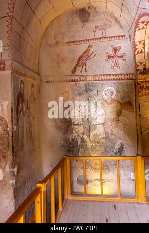 Pollo e demone e affresco in St Affreschi della chiesa di Barbara, museo all'aperto di Goreme Cappadocia Turchia Foto Stock