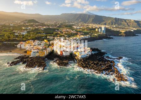 Vista aerea della costa dell'isola di Tenerife all'alba, Isole Canarie, Spagna. Foto Stock